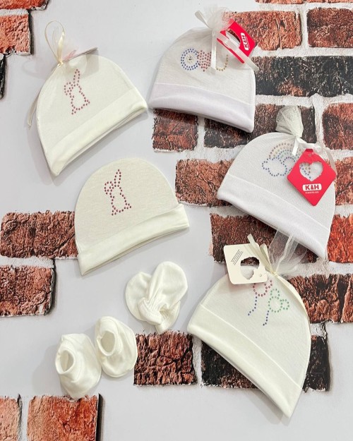  ست کلاه دستکش و جوراب نوزادی 